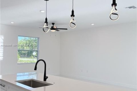 Casa en venta en Lehigh Acres, Florida, 3 dormitorios, 130.62 m2 № 2046731 - foto 9