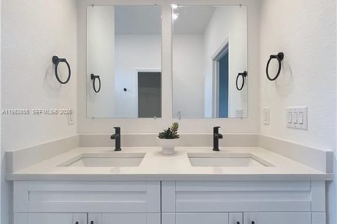 Casa en venta en Lehigh Acres, Florida, 3 dormitorios, 130.62 m2 № 2046731 - foto 12