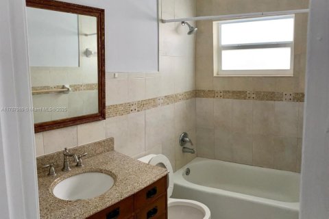 Villa ou maison à louer à Dania Beach, Floride: 2 chambres, 273.6 m2 № 1716292 - photo 6