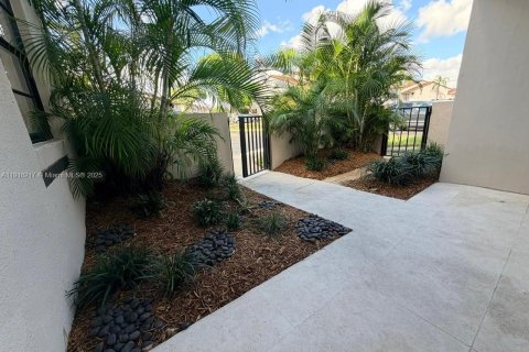 Condo in Miami, Florida, 2 bedrooms № 1970914 - photo 21