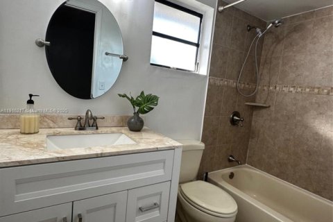 Condo in Miami, Florida, 2 bedrooms № 1970914 - photo 15