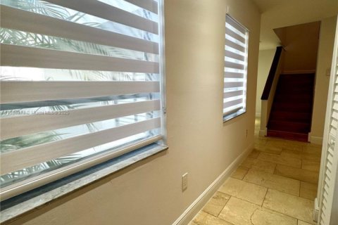 Condo in Miami, Florida, 2 bedrooms № 1970914 - photo 10