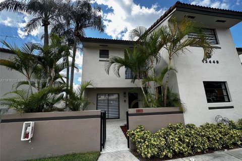 Condo in Miami, Florida, 2 bedrooms № 1970914 - photo 1