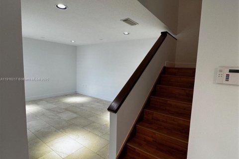 Condo in Miami, Florida, 2 bedrooms № 1970914 - photo 6