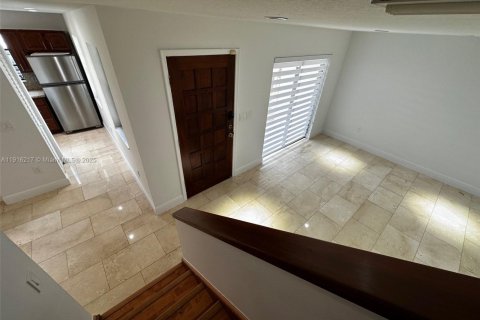 Condo in Miami, Florida, 2 bedrooms № 1970914 - photo 12
