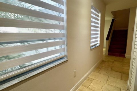 Condo in Miami, Florida, 2 bedrooms № 1970914 - photo 4