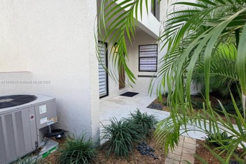 Condo in Miami, Florida, 2 bedrooms № 1970914 - photo 13