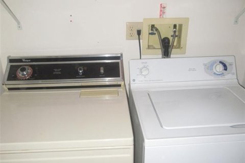 Copropriété à louer à Port Charlotte, Floride: 2 chambres, 72.74 m2 № 2104096 - photo 13