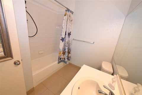 Copropriété à louer à Sarasota, Floride: 2 chambres, 103.68 m2 № 2388178 - photo 12