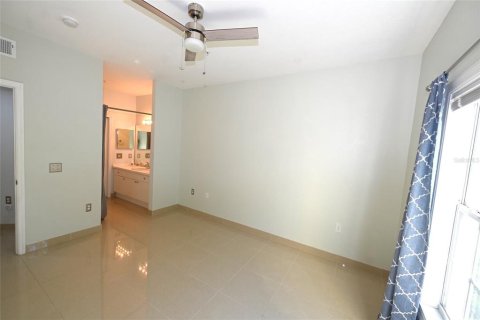 Copropriété à louer à Sarasota, Floride: 2 chambres, 103.68 m2 № 2388178 - photo 16