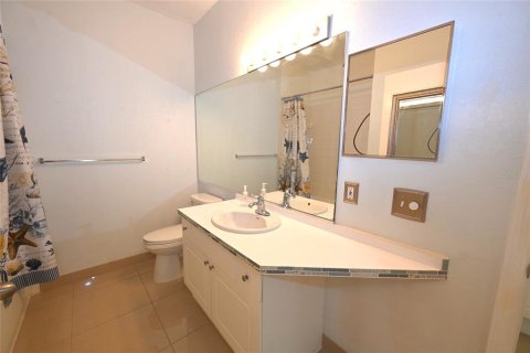 Copropriété à louer à Sarasota, Floride: 2 chambres, 103.68 m2 № 2388178 - photo 13