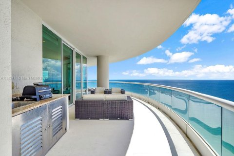 Condominio en venta en Sunny Isles Beach, Florida, 4 dormitorios, 346.99 m2 № 1932363 - foto 28