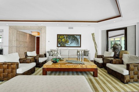 Condominio en venta en Sunny Isles Beach, Florida, 4 dormitorios, 346.99 m2 № 1932363 - foto 10