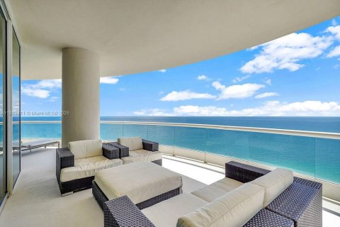 Condominio en venta en Sunny Isles Beach, Florida, 4 dormitorios, 346.99 m2 № 1932363 - foto 6