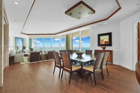 Condominio en venta en Sunny Isles Beach, Florida, 4 dormitorios, 346.99 m2 № 1932363 - foto 7