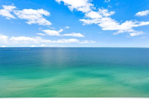 Condominio en venta en Sunny Isles Beach, Florida, 4 dormitorios, 346.99 m2 № 1932363 - foto 3