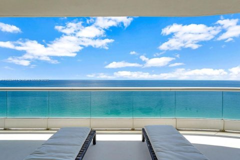 Condominio en venta en Sunny Isles Beach, Florida, 4 dormitorios, 346.99 m2 № 1932363 - foto 21