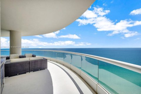 Condominio en venta en Sunny Isles Beach, Florida, 4 dormitorios, 346.99 m2 № 1932363 - foto 8