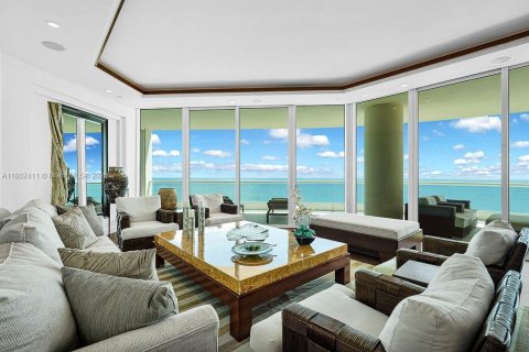Condominio en venta en Sunny Isles Beach, Florida, 4 dormitorios, 346.99 m2 № 1932363 - foto 20