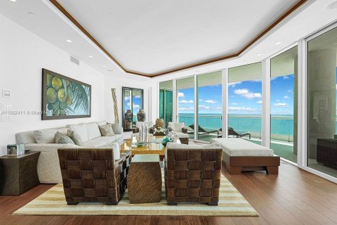 Condominio en venta en Sunny Isles Beach, Florida, 4 dormitorios, 346.99 m2 № 1932363 - foto 5