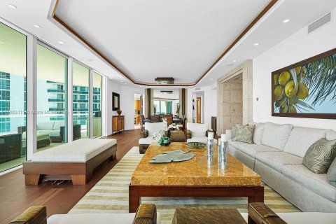 Condominio en venta en Sunny Isles Beach, Florida, 4 dormitorios, 346.99 m2 № 1932363 - foto 13