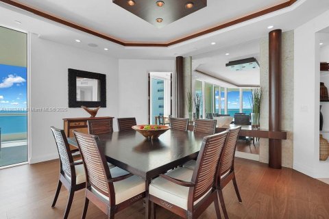Condominio en venta en Sunny Isles Beach, Florida, 4 dormitorios, 346.99 m2 № 1932363 - foto 18