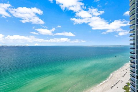 Condominio en venta en Sunny Isles Beach, Florida, 4 dormitorios, 346.99 m2 № 1932363 - foto 17
