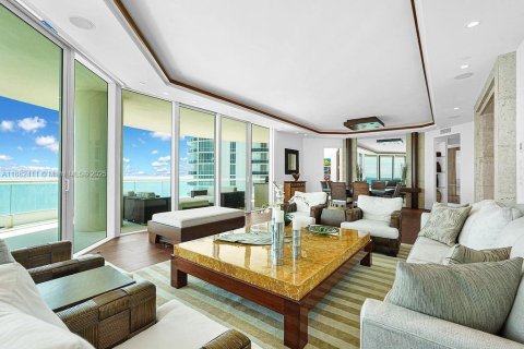 Condominio en venta en Sunny Isles Beach, Florida, 4 dormitorios, 346.99 m2 № 1932363 - foto 2