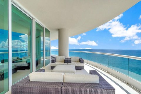 Condominio en venta en Sunny Isles Beach, Florida, 4 dormitorios, 346.99 m2 № 1932363 - foto 12