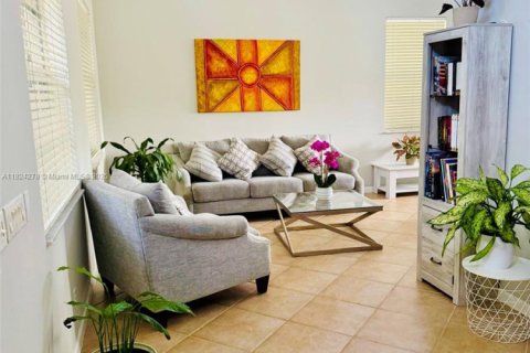 House in Weston, Florida 4 bedrooms, 241.17 sq.m. № 1790770 - photo 5