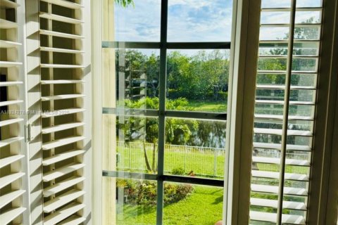 House in Weston, Florida 4 bedrooms, 241.17 sq.m. № 1790770 - photo 17