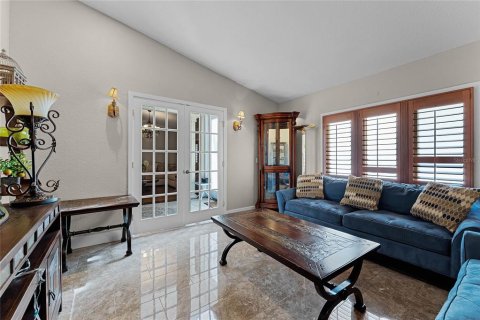 House in Orlando, Florida 6 bedrooms, 503.72 sq.m. № 1390715 - photo 21