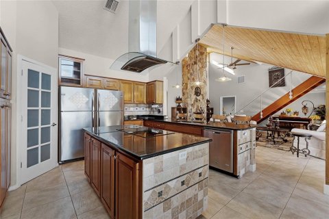 House in Orlando, Florida 6 bedrooms, 503.72 sq.m. № 1390715 - photo 18