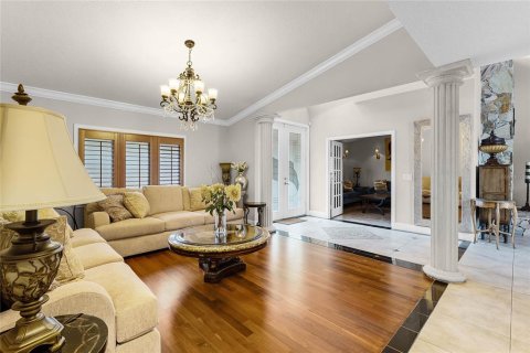 House in Orlando, Florida 6 bedrooms, 503.72 sq.m. № 1390715 - photo 8