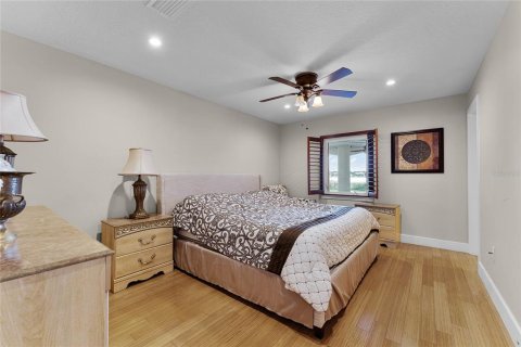House in Orlando, Florida 6 bedrooms, 503.72 sq.m. № 1390715 - photo 24