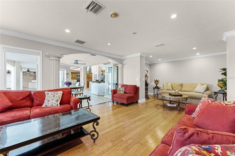 House in Orlando, Florida 6 bedrooms, 503.72 sq.m. № 1390715 - photo 11