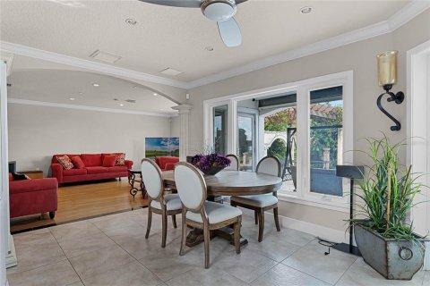 House in Orlando, Florida 6 bedrooms, 503.72 sq.m. № 1390715 - photo 12
