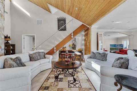 House in Orlando, Florida 6 bedrooms, 503.72 sq.m. № 1390715 - photo 14