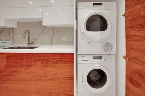 Condominio en venta en Miami Beach, Florida, 2 dormitorios, 95.69 m2 № 1939474 - foto 11