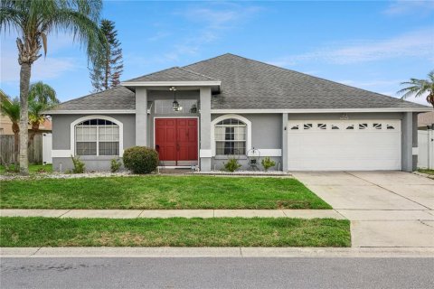 House in Orlando, Florida 3 bedrooms, 189.89 sq.m. № 2209413