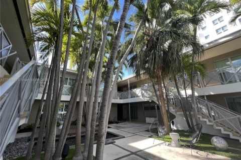 Copropriété à vendre à Miami Beach, Floride: 2 chambres, 75.81 m2 № 1985251 - photo 15