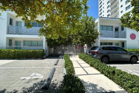 Copropriété à vendre à Miami Beach, Floride: 2 chambres, 75.81 m2 № 1985251 - photo 18