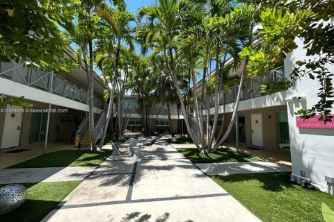 Copropriété à vendre à Miami Beach, Floride: 2 chambres, 75.81 m2 № 1985251 - photo 1