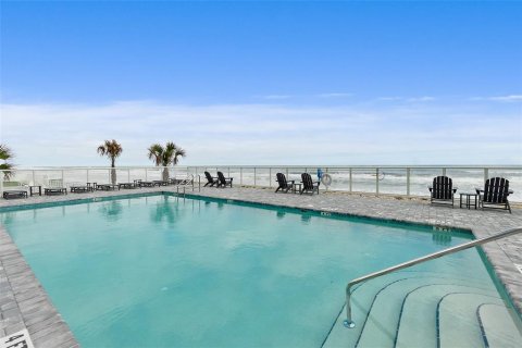 Condo in Daytona Beach, Florida, 3 bedrooms  № 2208798 - photo 2