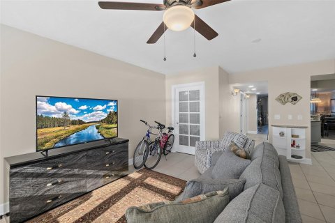 Condo in Daytona Beach, Florida, 3 bedrooms  № 2208798 - photo 19