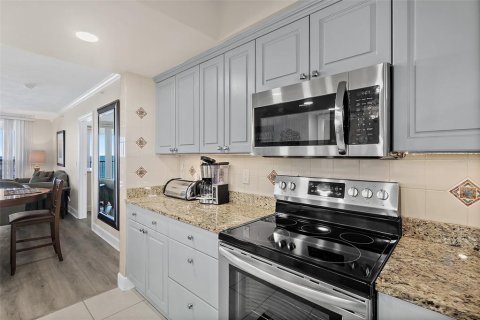 Condo in Daytona Beach, Florida, 3 bedrooms  № 2208798 - photo 7