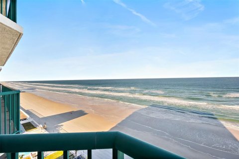 Condo in Daytona Beach, Florida, 3 bedrooms  № 2208798 - photo 24