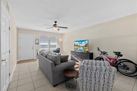 Condo in Daytona Beach, Florida, 3 bedrooms  № 2208798 - photo 17