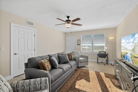 Condo in Daytona Beach, Florida, 3 bedrooms  № 2208798 - photo 18