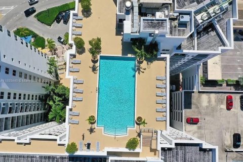 Condo in Hollywood, Florida, 3 bedrooms  № 2053132 - photo 19